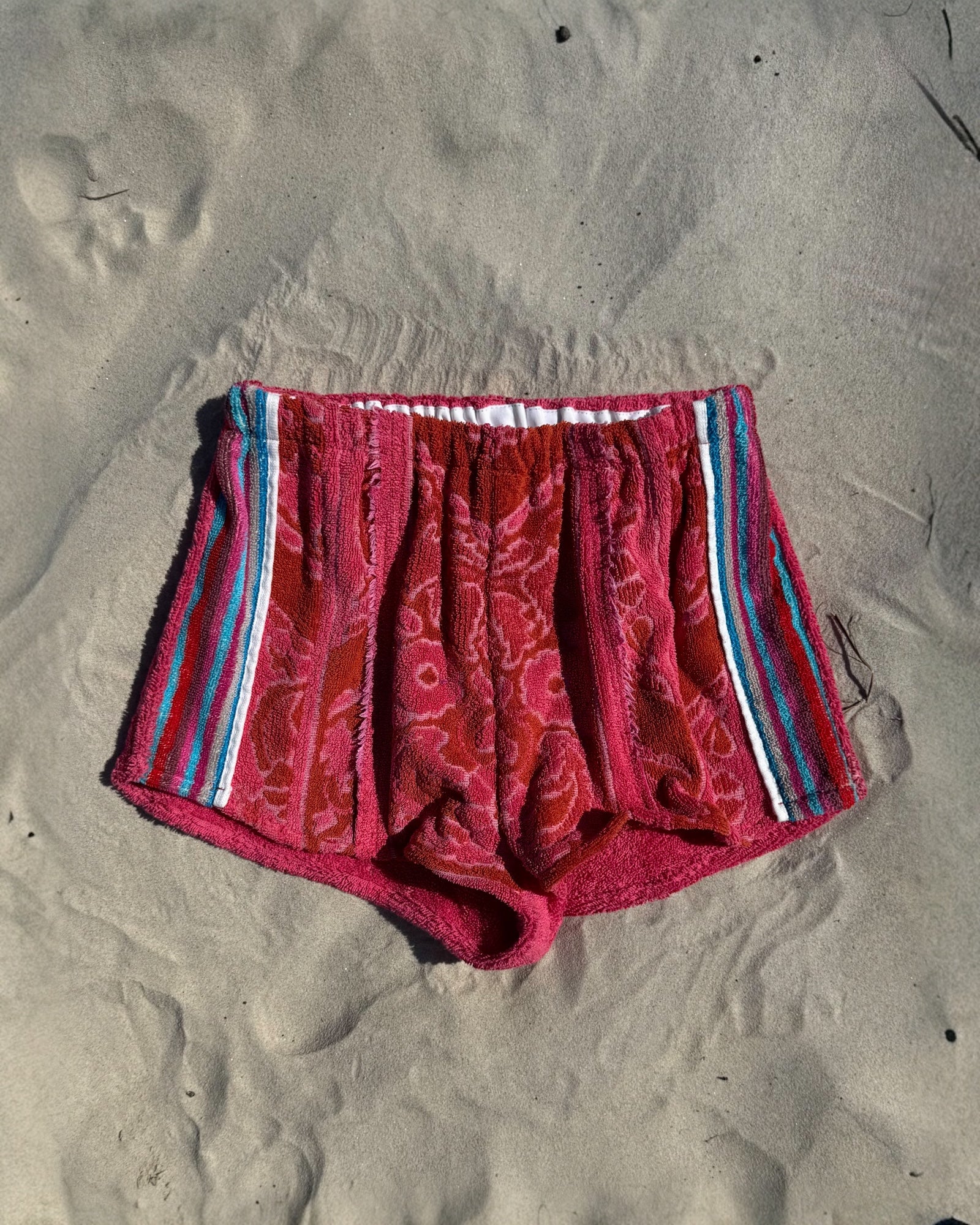 vntg short red